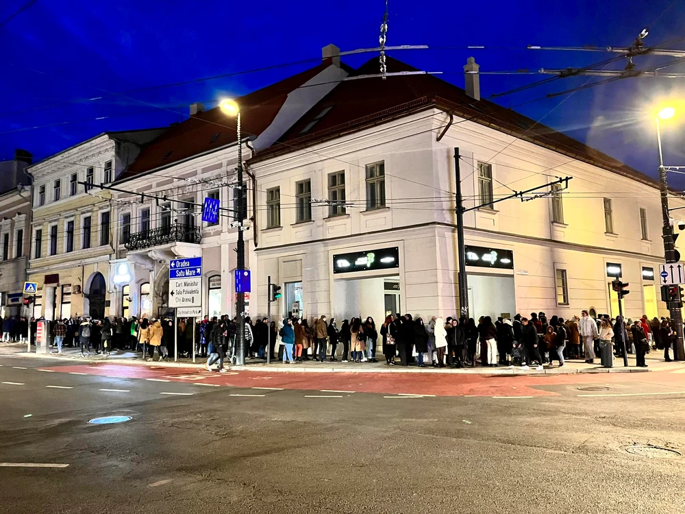 Clujeni la coadă la carte gratis. FOTO: Laura Laurențiu
