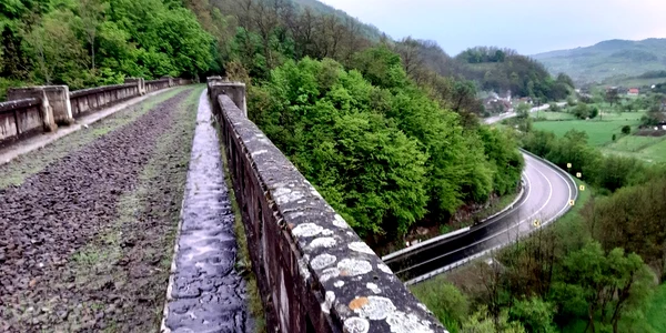 Viaductul Luncoiu. Calea ferată Deva - Brad. Foto: Daniel Guță