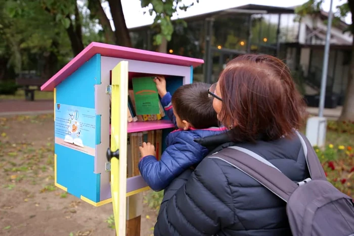 Mini-biblioteci în aer liber la Călăraşi FOTO Facebook/CJC