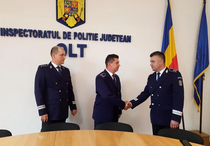 Cornel Achim (centru) a depus, astăzi, jurământul FOTO: IPJ Olt