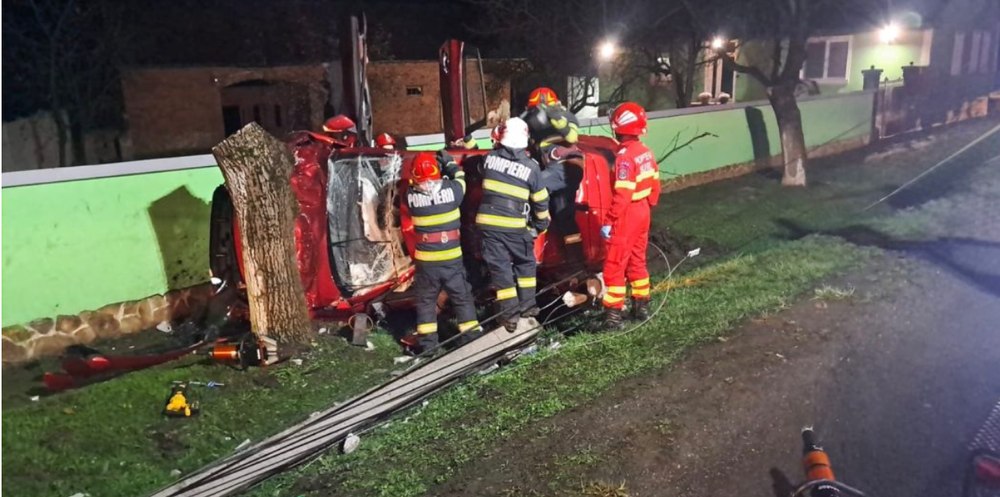 Arad: O femeie a murit, iar o altă persoană a fost rănită într-un accident rutier 