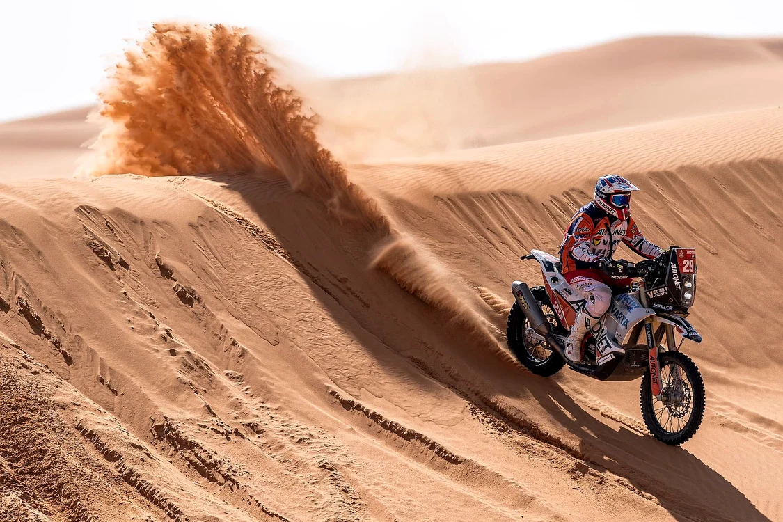 Emanuel Gyenes a trecut cu bine de o zonă cu multe duneFoto: RallyZone