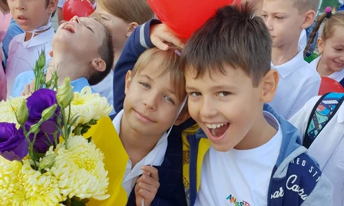 DaviN (dreapta jos) s a bucurat să și revadă colegii png