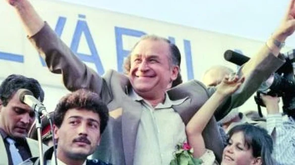 Istoria alegerilor prezidenţiale  1990, Ion Iliescu şi păcăleala democraţiei originale jpeg