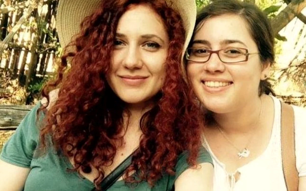 Irina Popa (dreapta), alături de o bună prietenă, rănită şi ea în ColectivFoto: Arhiva personală