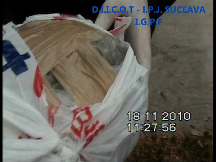 Poliţiştii au găsit peste un kilogram de cannabis în maşinia lui Alexandru N., membru grupului infracţional