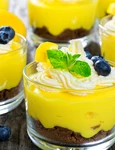 Cheesecake cu lamaie la pahar Sursa foto shutterstock 464383022 jpg