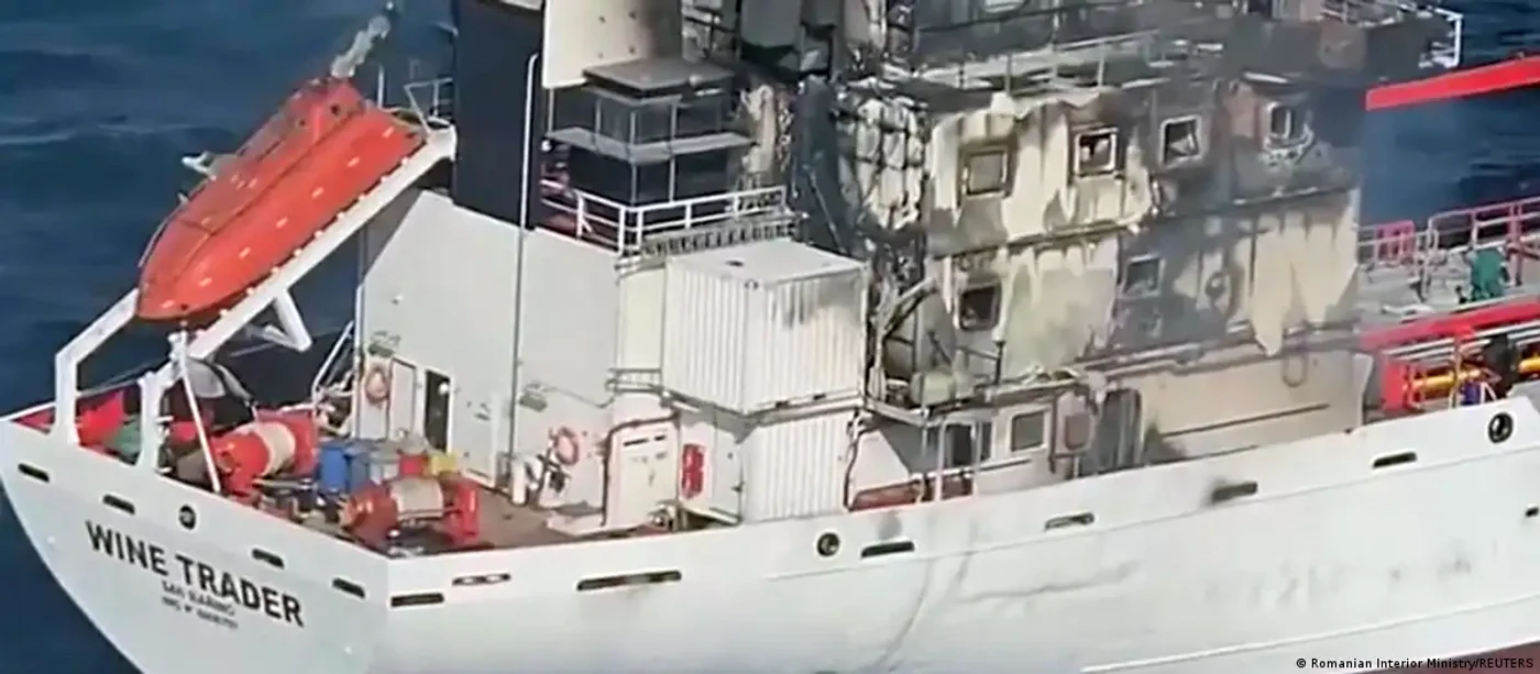 Șapte marinari au fost dați dispăruți după incendiul izbucnit la bordul unui tanc petrolier