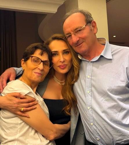 Iulia Vântur s-a afișat în mediul online cu poze rare de familie