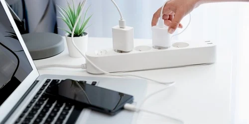 Ora pământuluii1   foto Environistockphoto jpeg