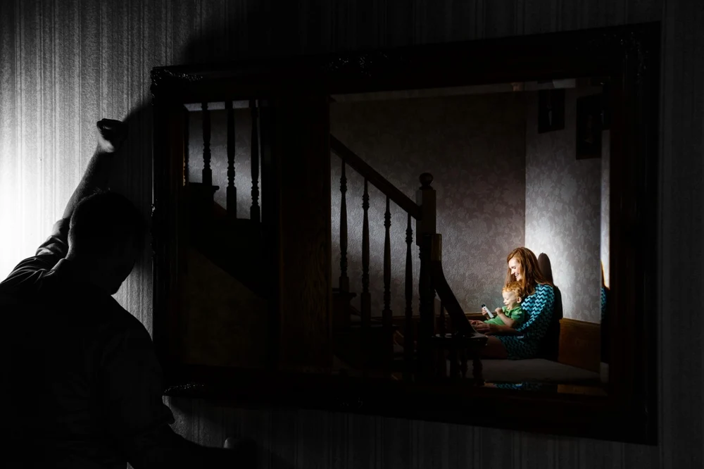 Tânără de 24 de ani, ucisă de partener sub ochii băiețelului. Copilul de 5 ani a încercat să‑și salveze mama, aducându‑i apă