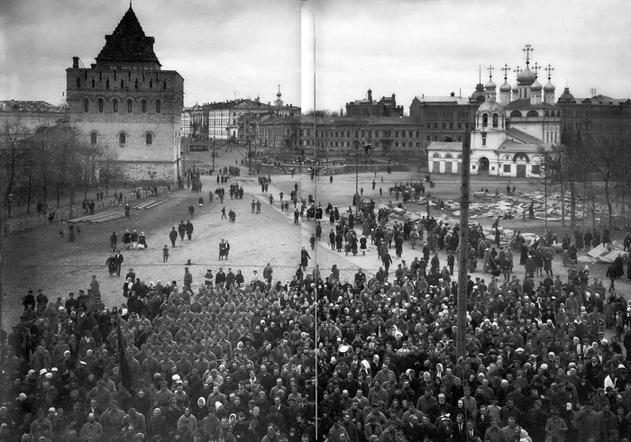 Revoluția din octombrie FOTO Wikipedia