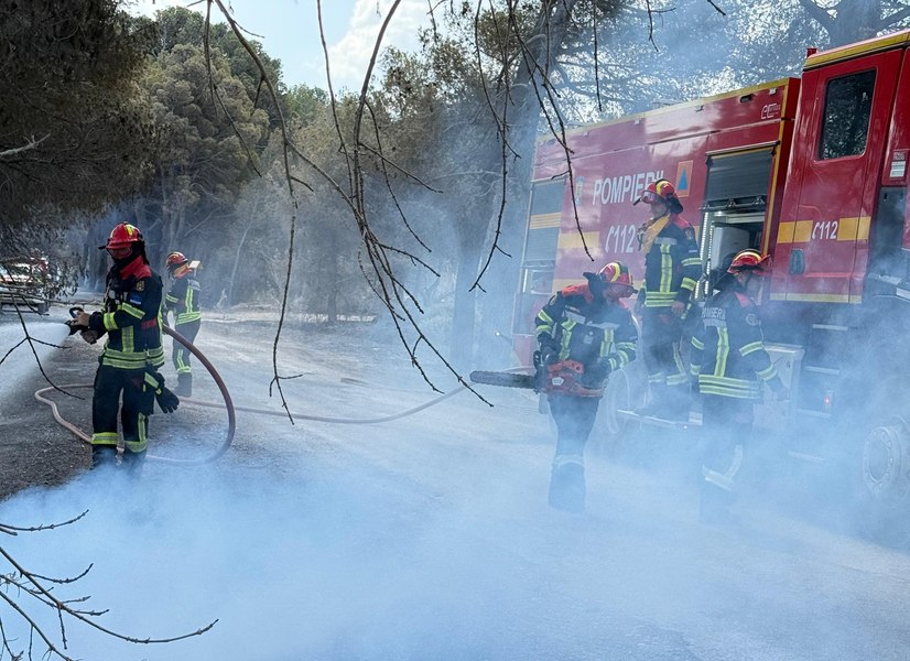 Pompierii români dislocaţi în Franţa au extins misiunea de stingere a incendiilor din Narbonne