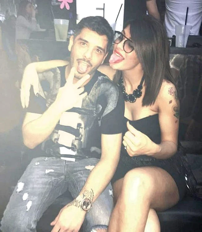 
    Ciro Castellano susţine că fiul lui are mai multe mândruţe şi că bruneta sexy e doar o aventură pentru Vincenzo foto: Click!  