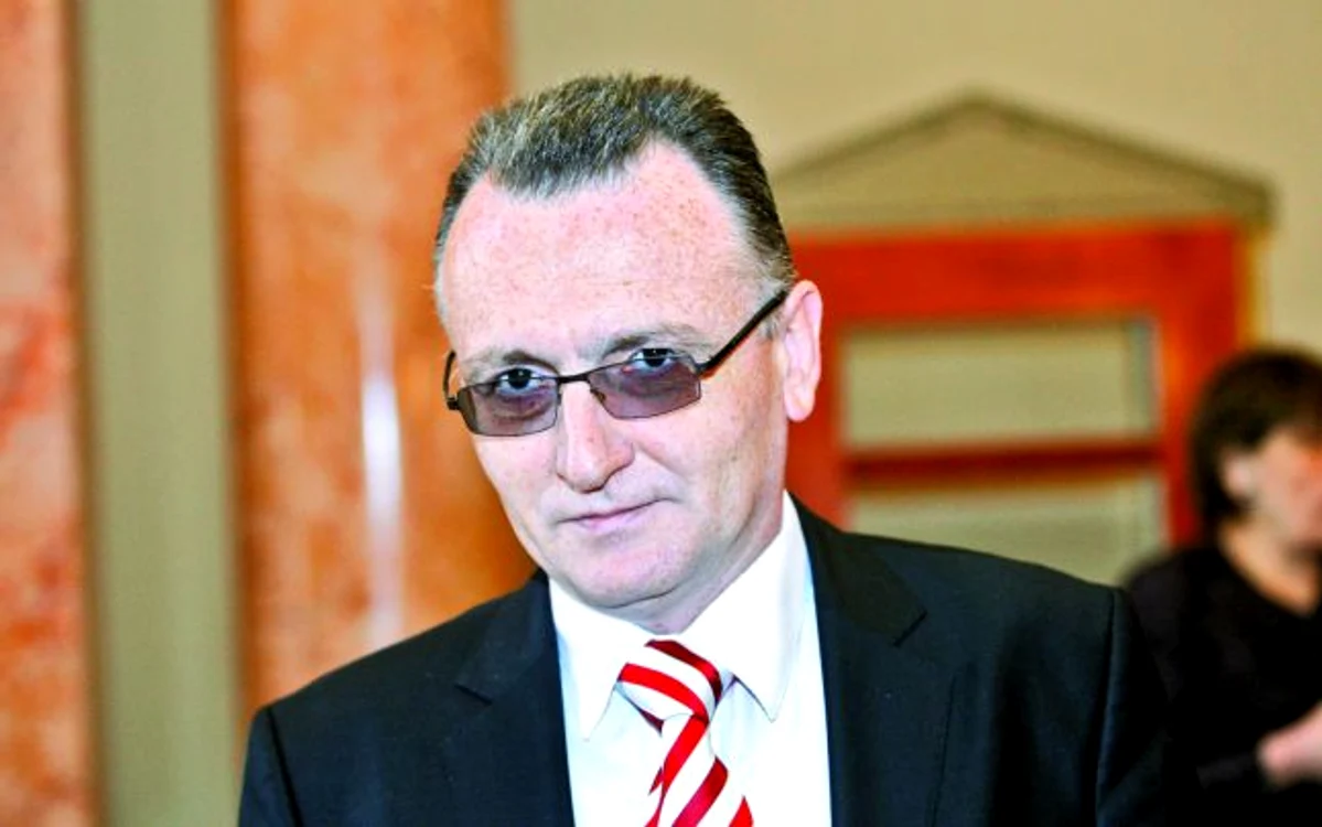 
    Rezultate admitere liceu 2015: Fiul lui Sorin Cîmpeanu a intrat la specializarea Științe ale naturii la un liceu din BucureștiFoto: adevarul.ro  