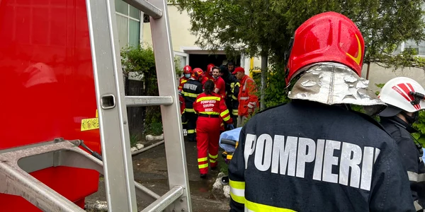 Panică într-un bloc din Sibiu în urma izbucnirii unui incendiu Foto ISU Sibiu jpg