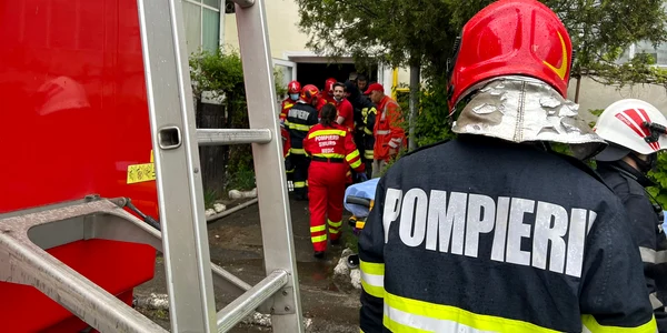 Panică într-un bloc din Sibiu în urma izbucnirii unui incendiu Foto ISU Sibiu jpg