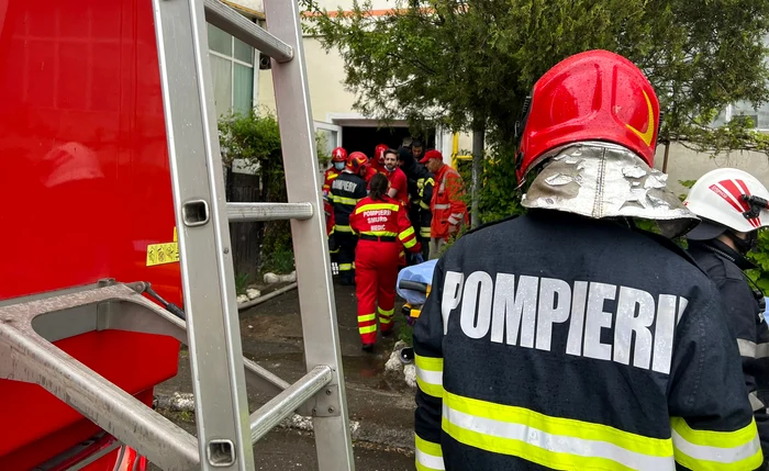Incendiu într-un bloc din Galați FOTO: ISU 