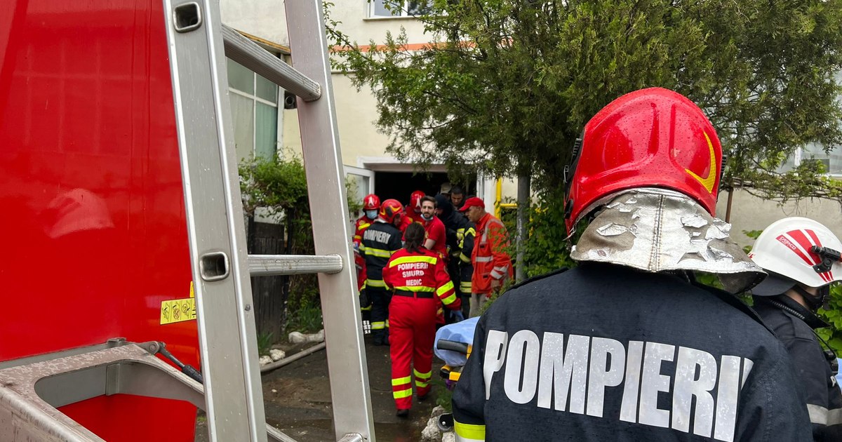 Un bărbat a sărit de la etajul 2 în Tecuci din cauza unui incendiu