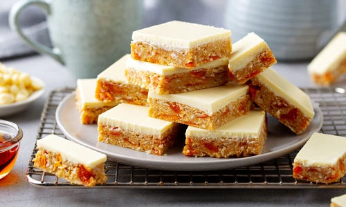 Prajitura cu ciocolata alba  Sursa foto shutterstock 1777327733 jpg