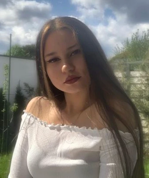Maia s-a transformat într-o adolescentă frumoasă