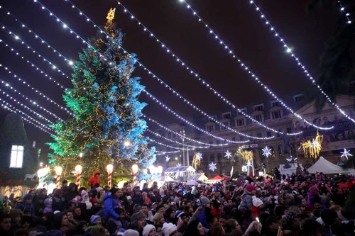 Luminite aprinse de sărbători în centrul Bucureştiului 2014 foto Sever Ghorghe/Click