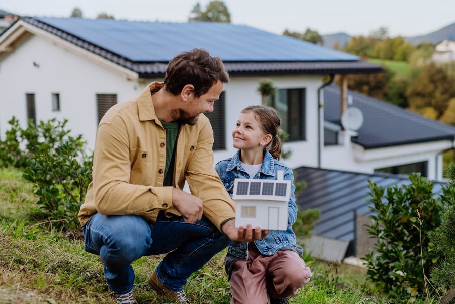 Panouri fotovoltaice, baterie și microinvertoare: E.ON Solar Home cu ATMOCE, o soluție unică în România, cu 25 de ani garanție