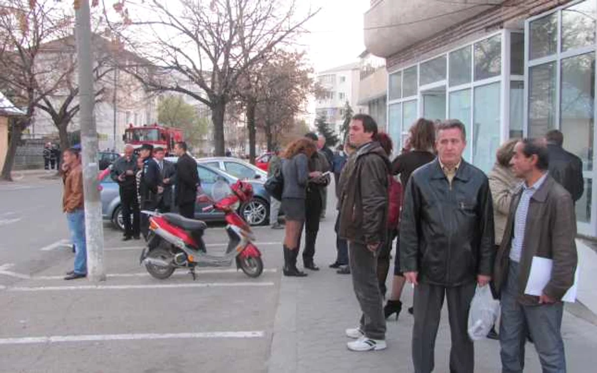 Ameninţarea a fost făcută de un bărbat, prin telefon