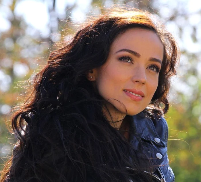 
    Olivia Steer a făcut vaccin antigripal din hrean, mere şi miere  Foto: Facebook  