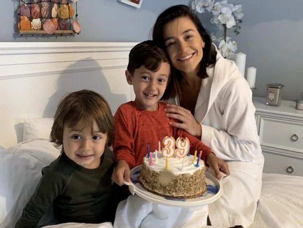 
    Claudia Pătrășcanu speră să obțină custodia celor doi copii pe care-i are cu Gabi Bădălăufoto: arhiva personală/Instagram  