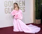 Jennifer Lopez a avut o apariție teatrală pe covorul roșu de la Golden Globes. FOTO: Profimedia