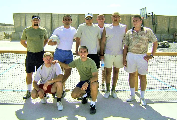 Arbitrul a jucat fotbal împreună cu soldaţii americani