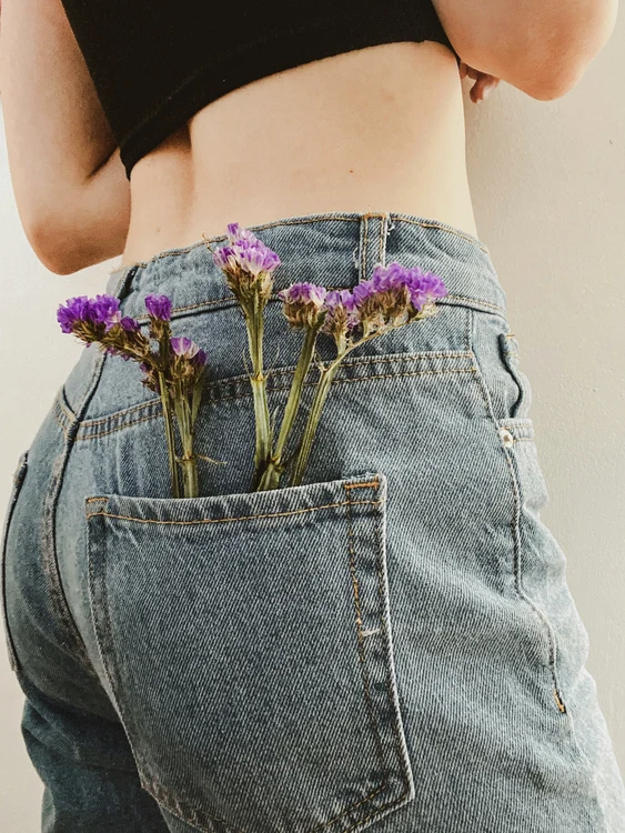 Cu buzunarele pline. FOTO: Unsplash