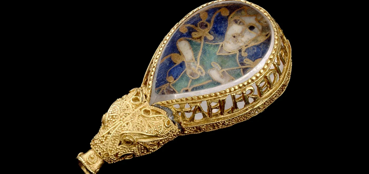 Bijuteria cu mesaj care a aparținut primului rege al Angliei. Foto: Ashmolean Museum Oxford