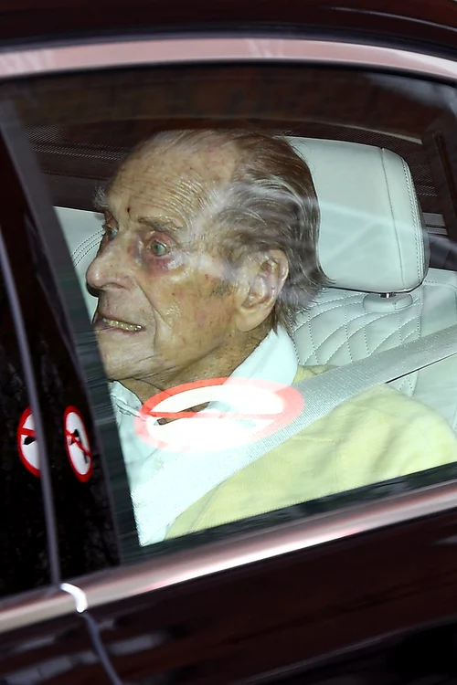 
    Prințul Philip a stat aproape o lună în spital. Așa arăta când a fost externatSursa foto: Getty Image  
