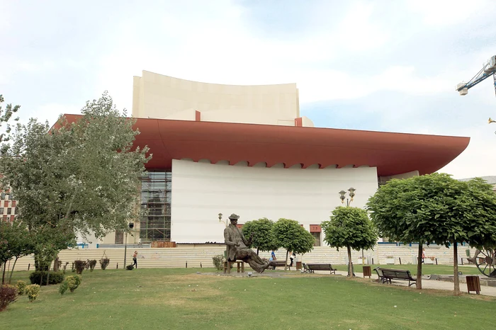 Instituţia este modernizată total și va fi gata la sfârșitul anului 2014. Lucrările costă aproape 50 de milioane €