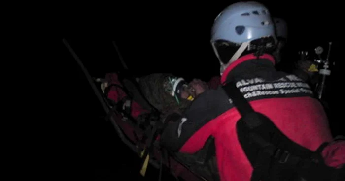 Tânărul a fost coborât de salvamontişti până în baza de la Durău