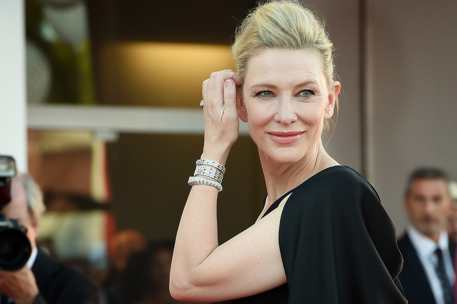 Cate Blanchett, Premiul Donostia la Festivalul de Film de la San Sebastian. Este a doua actriță australiană care primește această distincție