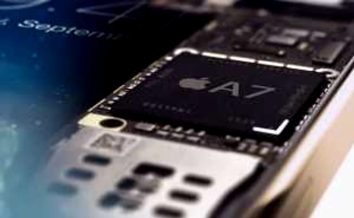 Procesorul A7 din iPhone 5s este construit pe arhitectura 64 de biţi.
