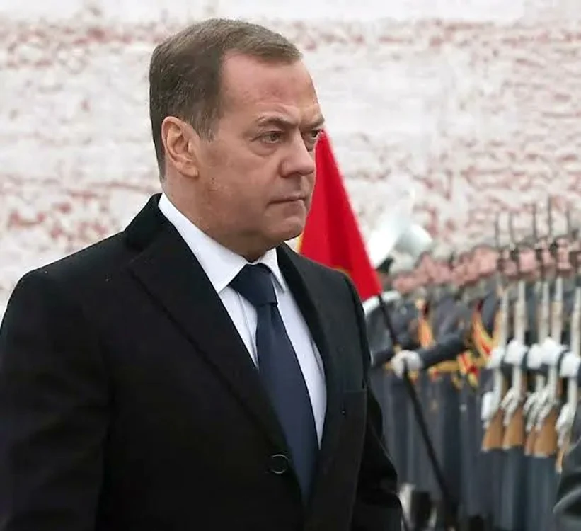 Vicepreședintele Consiliului de Securitate al Rusiei, Dmitri Medvedev, trece în revistă garda