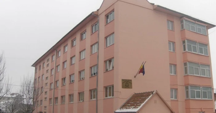 Doi elevi de la seminarul teologic au înjurat şi au consumat alcool
