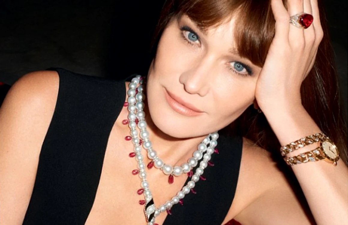 Carla Bruni a revenit în industria modei şi a semnat un contrat cu brandul de bijuterii Bulgari FOTOGRAFII Facebook/ Carla Bruni