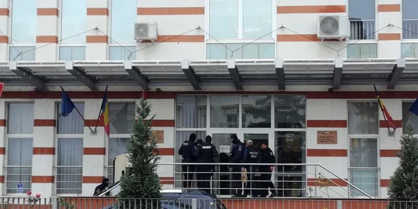 Reţea specializată în infracţiuni informatice şi spălare de bani care acţiona în 11 ţări destructurată de DIICOT Foto Daciana Stoica