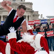 Senatorul american Chris Garten îl bate pe Moș Crăciun FOTO X @Sen ChrisGarten 1 jfif