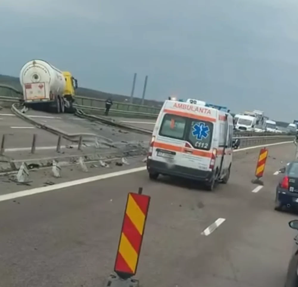 Pericol de explozie pe A3. O cisternă cu GPL s-a răsturnat și circulația e blocată pe ambele sensuri