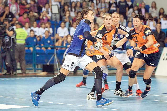 Cristina Neagu a fost foarte bine anihilată de Oana Manea şi colegele ei