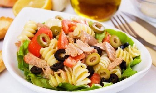 salata de ton cu paste si legume jpeg