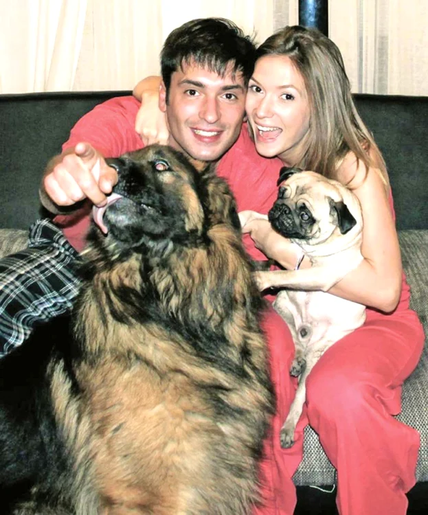 Mopsul Ciu, al Adelei, are 4 ani, iar ciobănescul Paco, al lui Radu, a împlinit 6