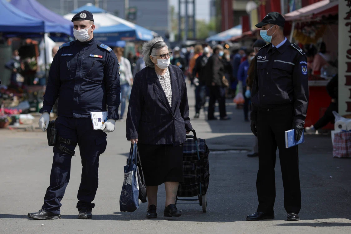 Jandarmii au verificat dacă oamenii respectă regulile impuse prin ordonanţele militare