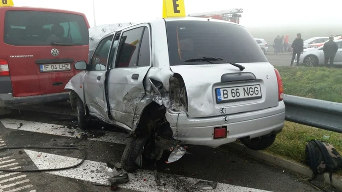 Accidente în lanţ pe A2 din cauza poleiului FOTO ISU Bucureşti